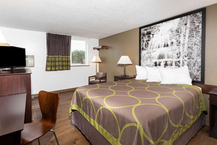 Room 16 of 27