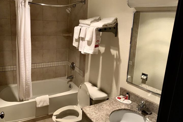 Super 8 by Wyndham Stamford / New York City Area