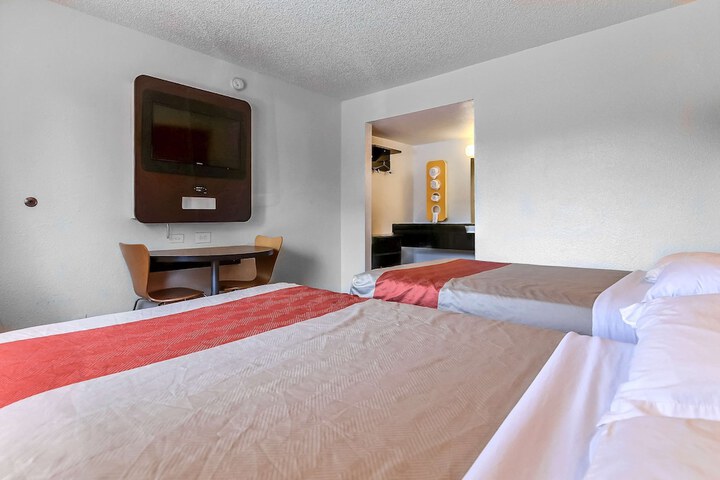 Room 25 of 29