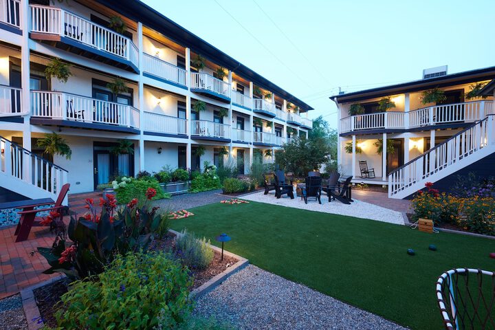 Hotel Exterior 69 of 75