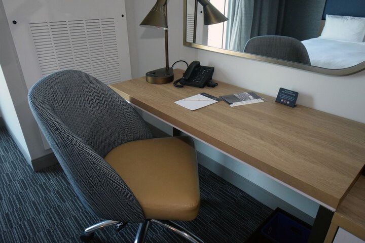 Room 10 of 77