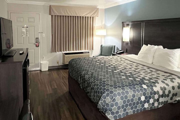 Room 14 of 26