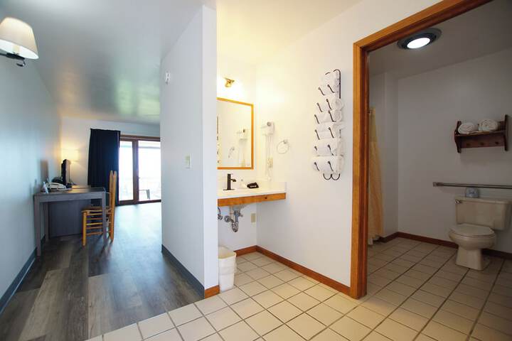 Room 152 of 219