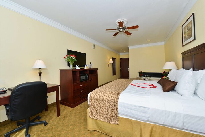 Room 17 of 27