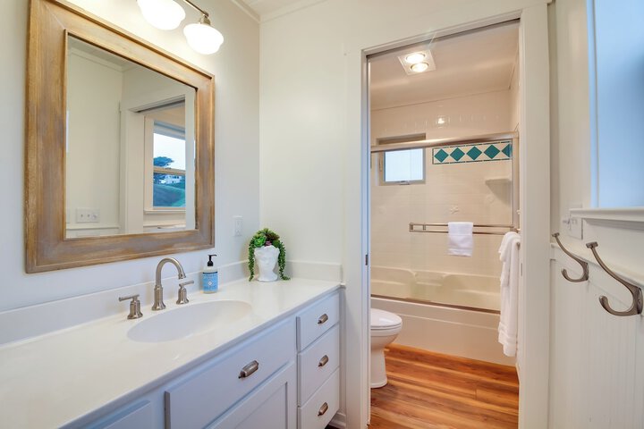 Scenic Bandon Vacation Rental w / Beach Access!