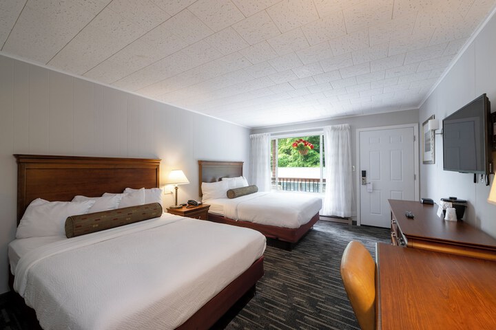 Scottys Lakeside Resort