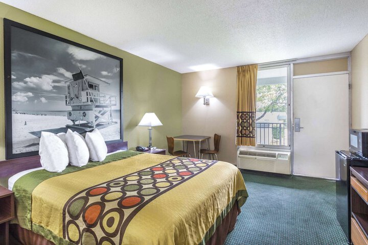 Room 34 of 67