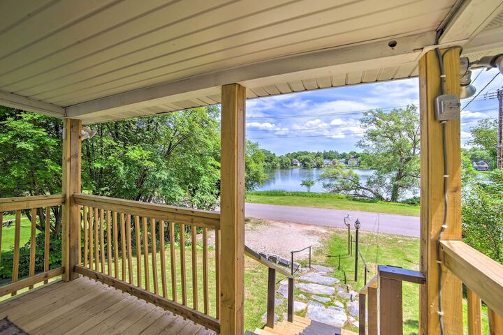 Cozy Ishpeming Cottage w / Lake & Park Views!