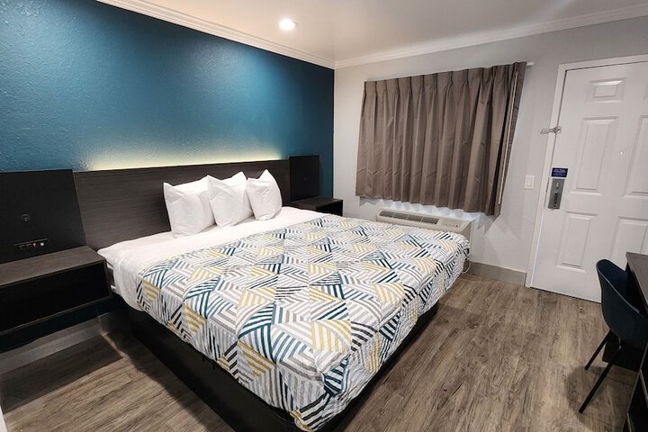 Room 15 of 32