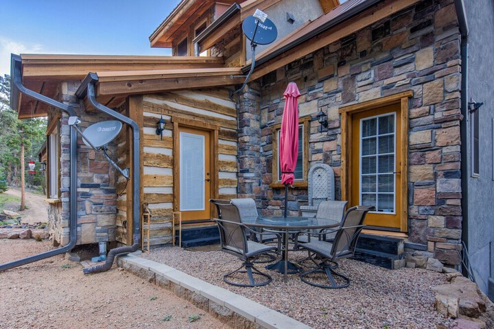 Mountain Getaway Cabinhot Tub & Pool Table4bd