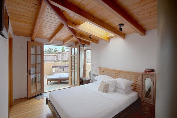 Room 5 of 32
