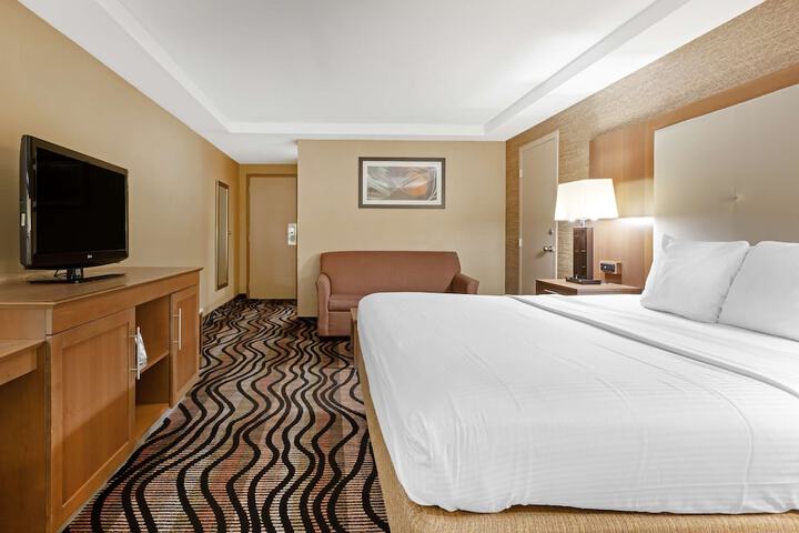 Room 16 of 40