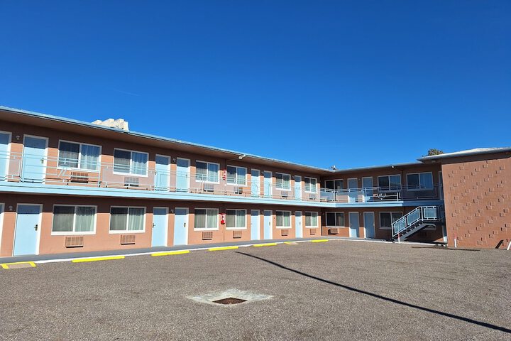 Leisure Lodge Motel