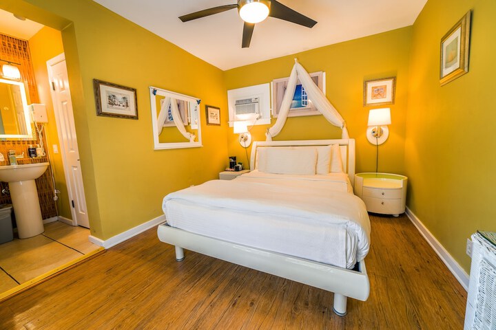 Room 30 of 64