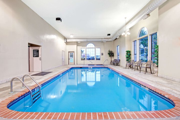 Pool 4 of 34