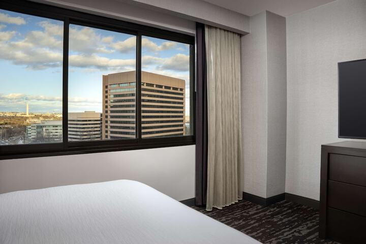 Room 32 of 63