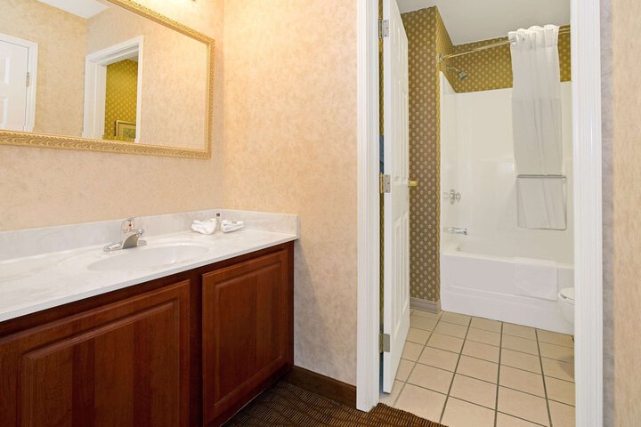 Room 5 of 16