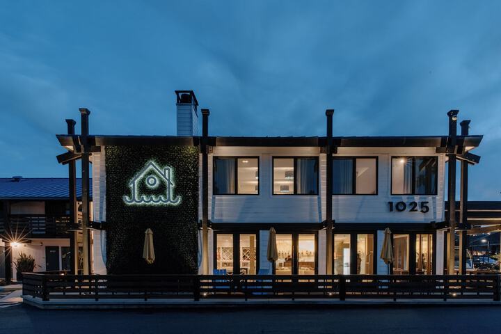 Hotel 5 of 72