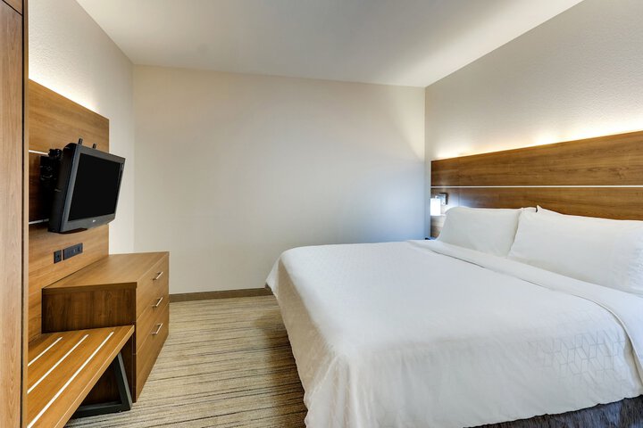 Holiday Inn Express & Suites Waxahachie by IHG
