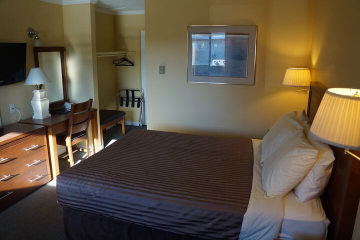 Room 16 of 40