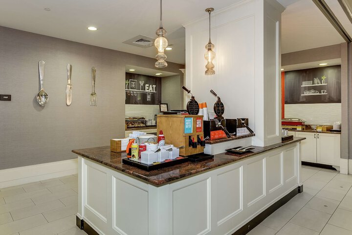 Hampton Inn & Suites Mobile- Downtown Historic District