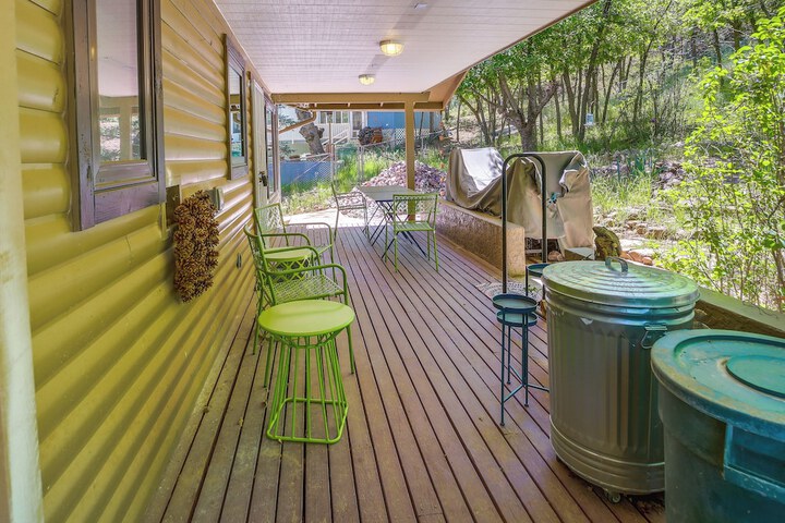 Strawberry Cabin Rental w / Deck & Mountain Views!