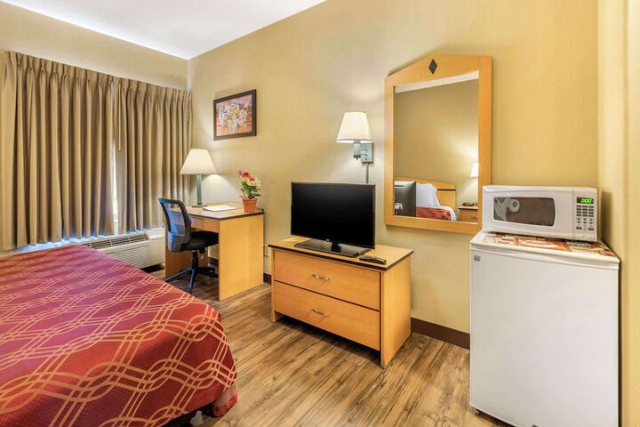 Room 11 of 18