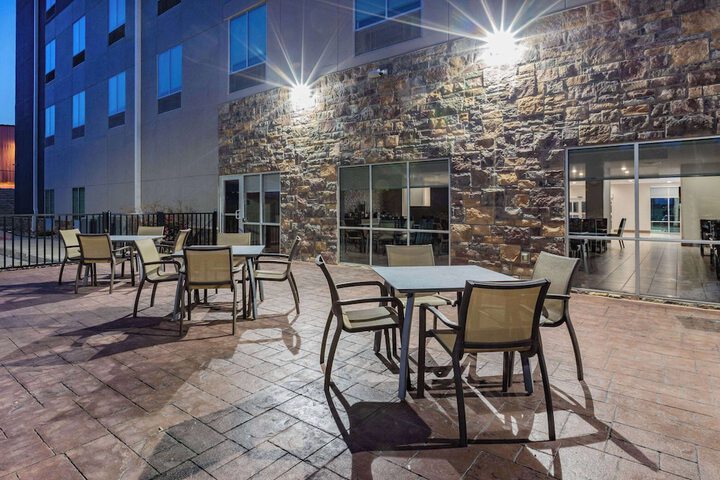 La Quinta Inn & Suites by Wyndham Jackson / Cape Girardeau