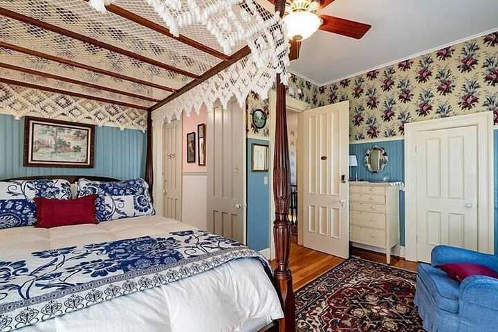 Room 26 of 40