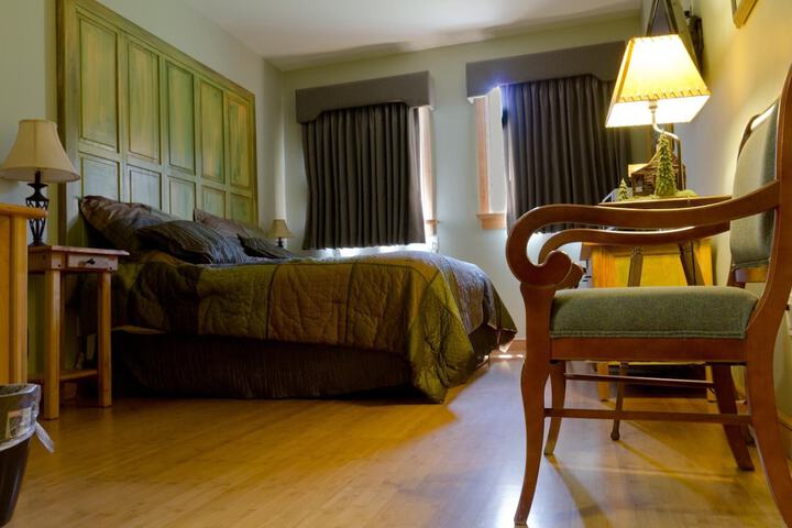 Room 32 of 47