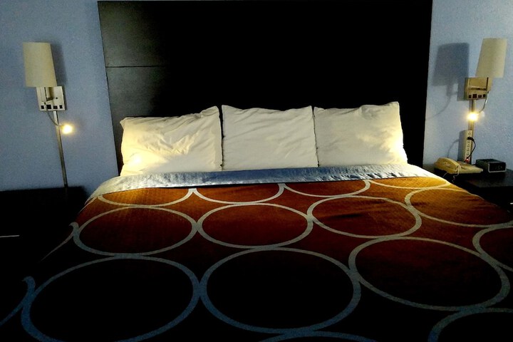 Room 10 of 22