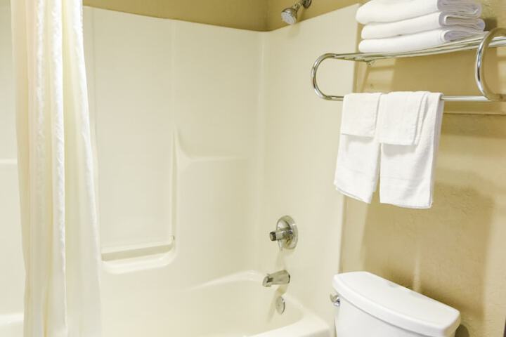 Room 10 of 33
