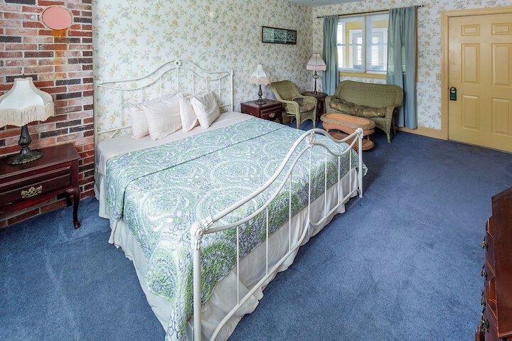 Room 15 of 37