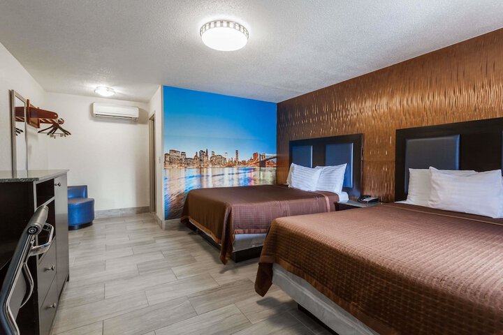 Room 7 of 16