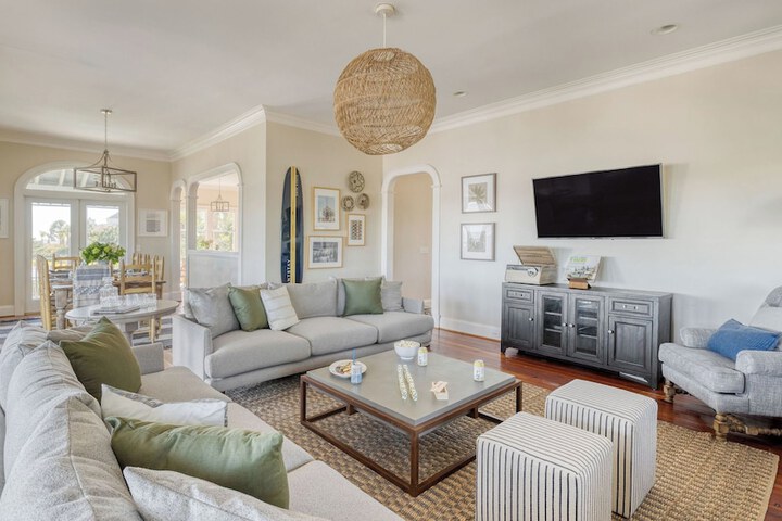 Haven by Avantstay Luxury Beachfront Home w / Pool & Gorgeous Patios