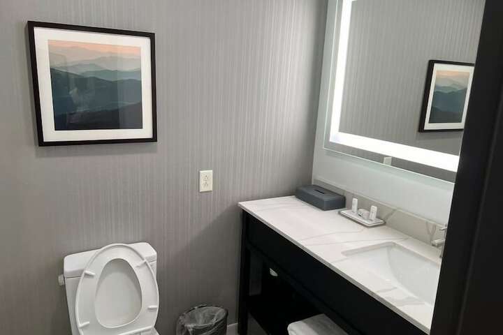 La Quinta Inn & Suites by Wyndham Manchester / Arnold AFB