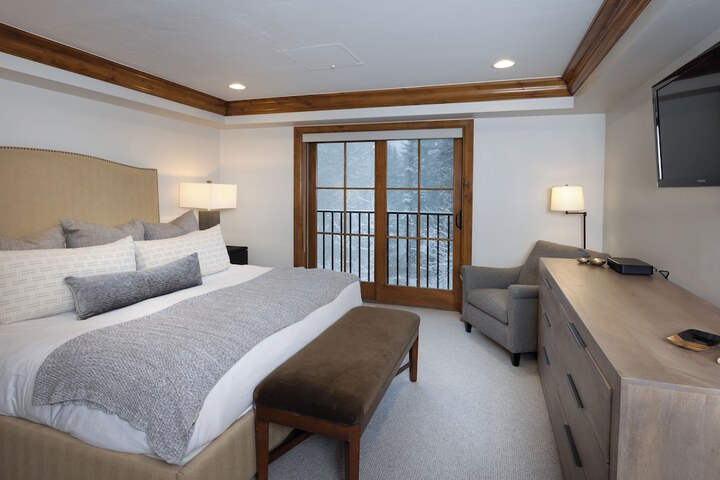 Room 42 of 102