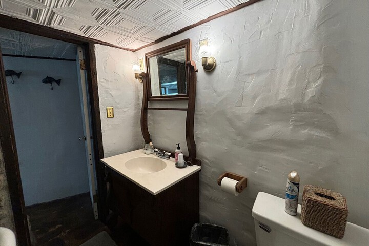 Room 27 of 82