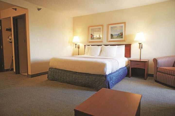 Room 8 of 17