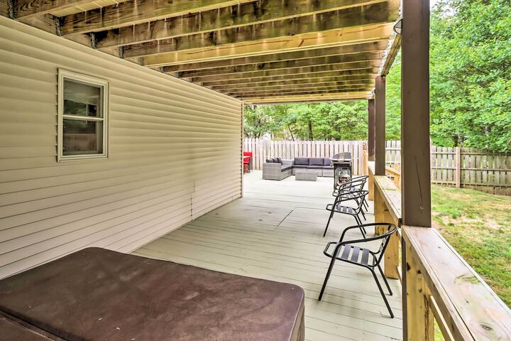 Chic Long Pond Family Home w / Fire Pits & Deck!