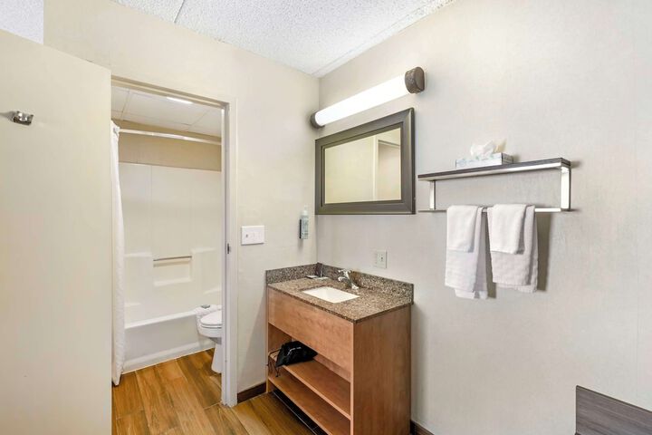 Room 7 of 25