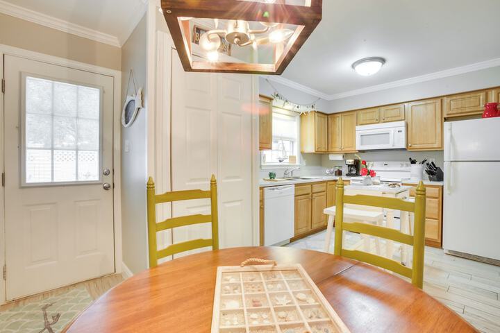 Old Town Bay St. Louis Townhome: Walk to Beach