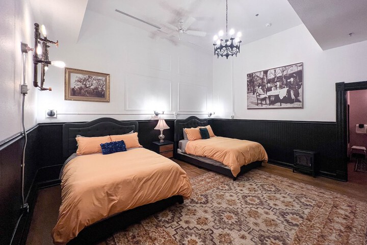 Room 12 of 120