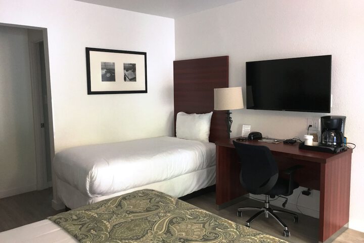 Room 17 of 40