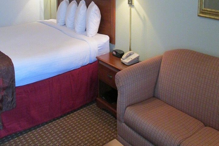 WHITE COLUMNS INN