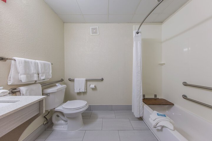 Room 7 of 32