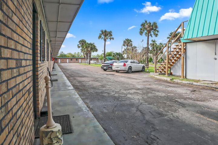 Mathis Motel