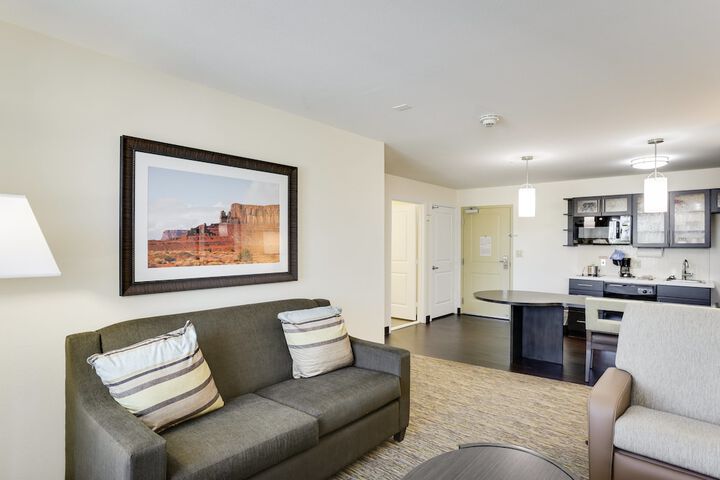 Candlewood Suites College Station at University by IHG