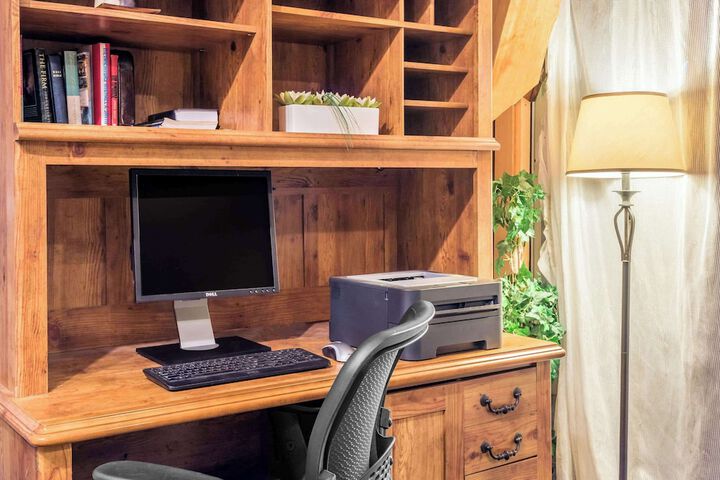Business Center 26 of 26
