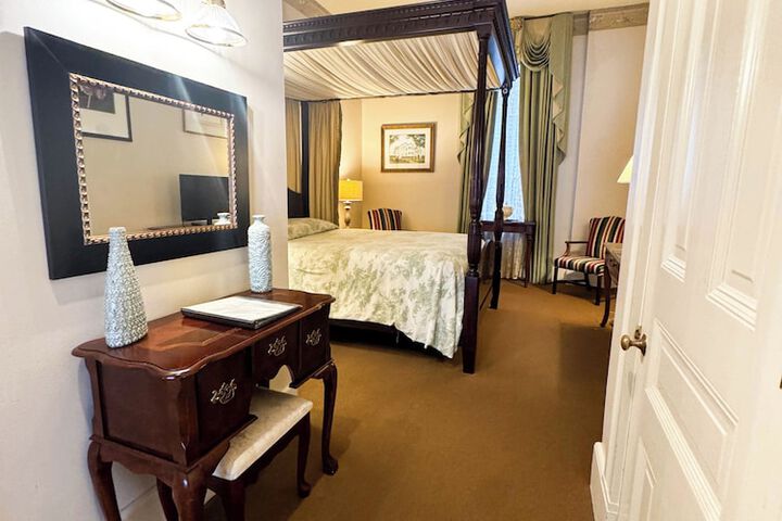 Room 46 of 142